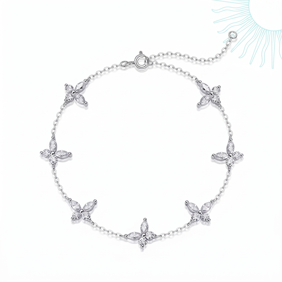 Bracelet Panchay en argent sterling 925 disposé en cercle sur fond clair, motifs fleurs en pierres