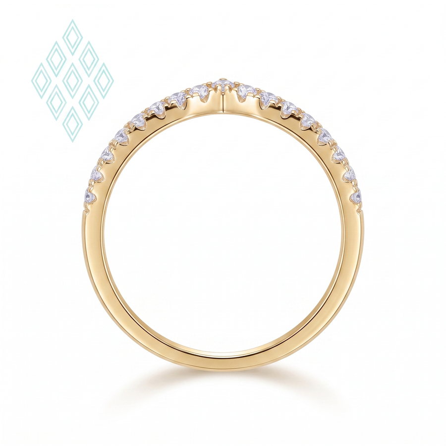Bague Lucera en vermeil or 18 carats sur argent 925, vue de profil, anneau debout sur fond clair
