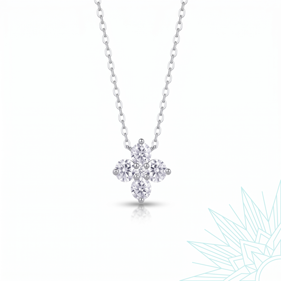 Collier Azucena en argent sterling 925, pendentif fleur à quatre pierres vu de face sur fond neutre