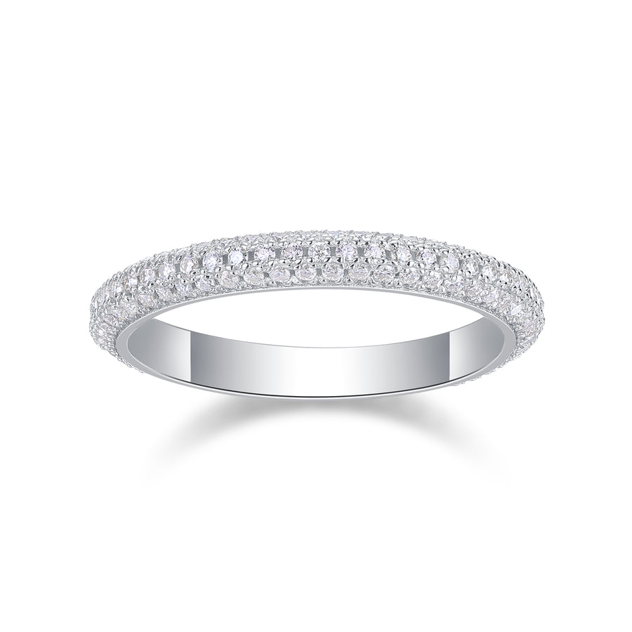 Bague Nemya en argent sterling 925, anneau posé à plat sur fond blanc, pavé de moissanites