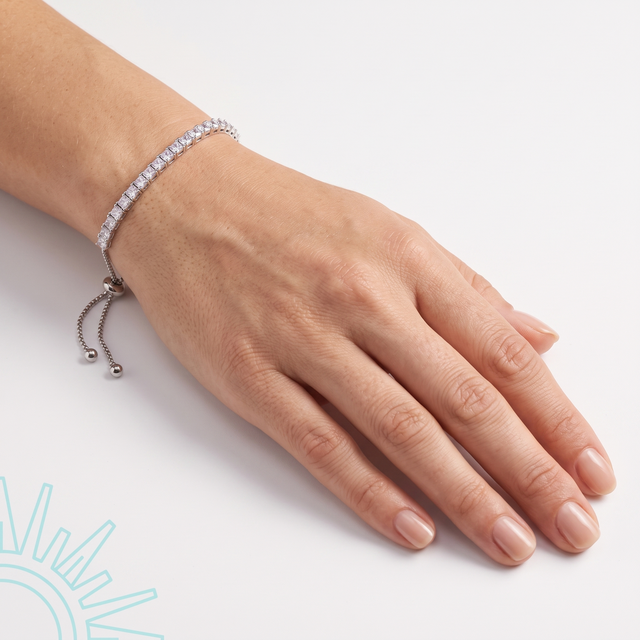 Bracelet Pacha en argent sterling 925 porté au poignet, chaîne ajustée le long de la main